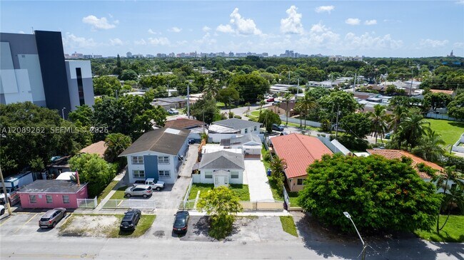 Building Photo - 27 SW 55th Ave