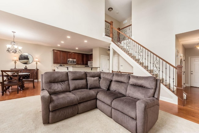Building Photo - 903 Adara Dr