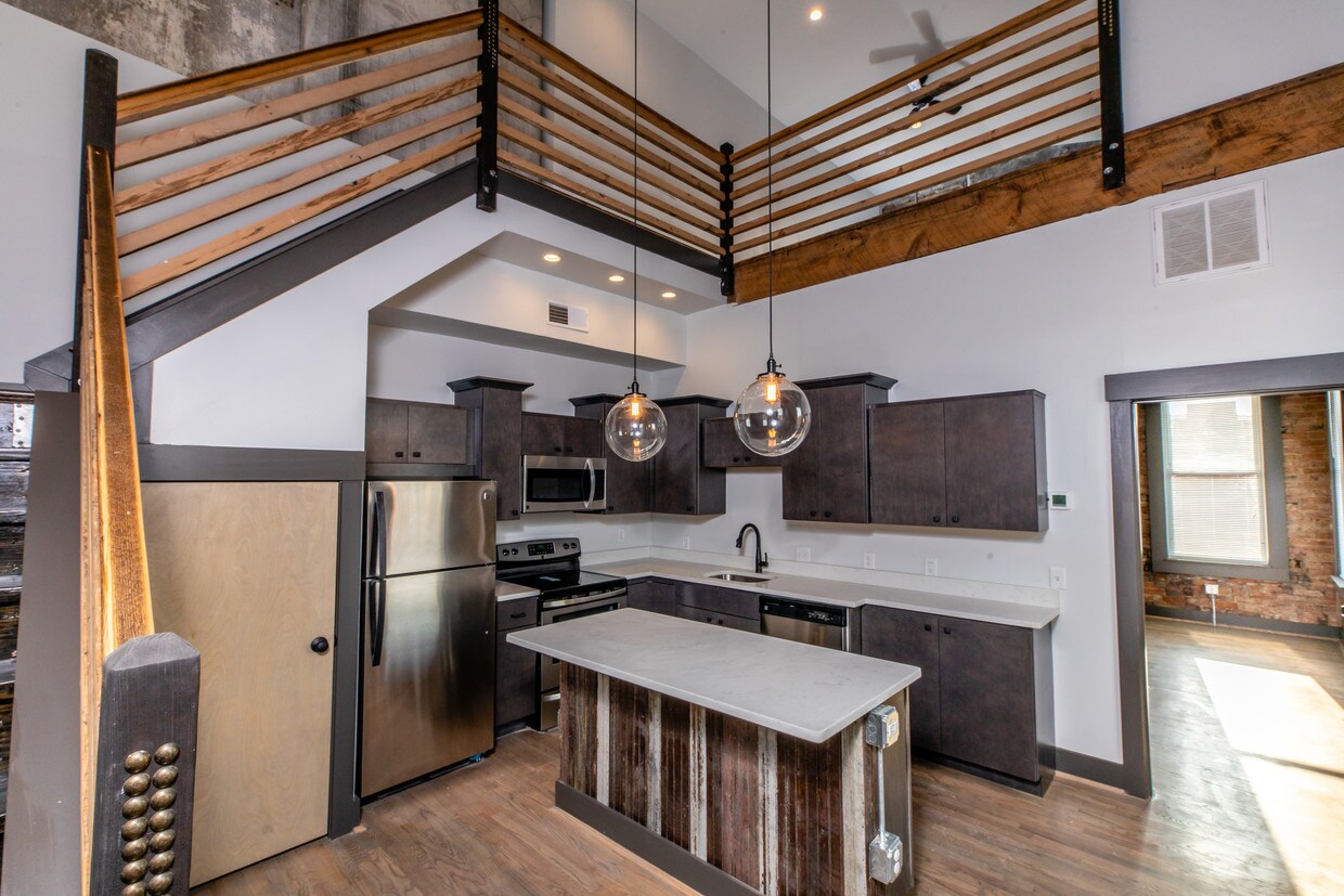 Kitchen - 1533 Elm St
