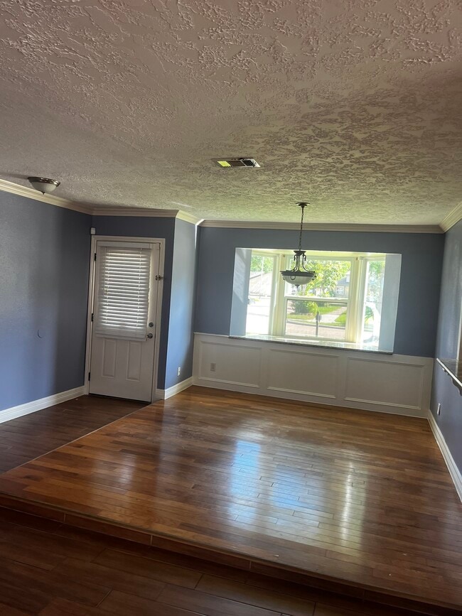 Building Photo - 12418 Plumbrook Dr