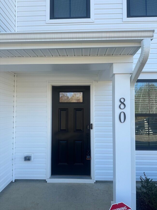 Foto del edificio - Like NEW 2 Story Single Family Home w/ Fenced Yard - Large Lot