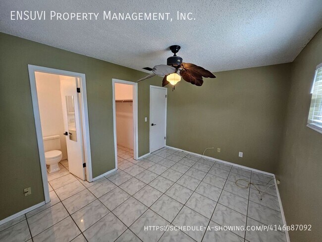 Building Photo - 4419 Tarpon Dr