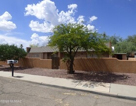 Building Photo - 1029 E Irwin Pl