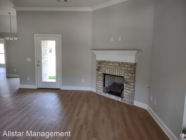Building Photo - 4 br, 2 bath House - 560 Silver Hill Drive