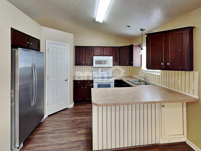 Foto del edificio - 252 S 540 W