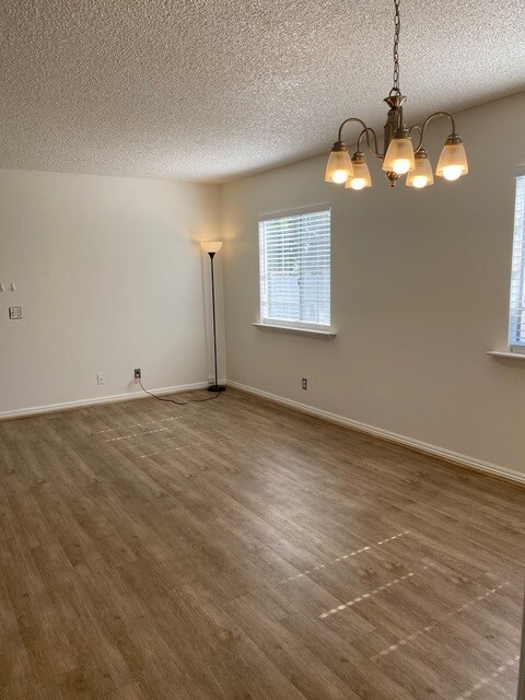 Foto del edificio - 8463 De Soto Ave