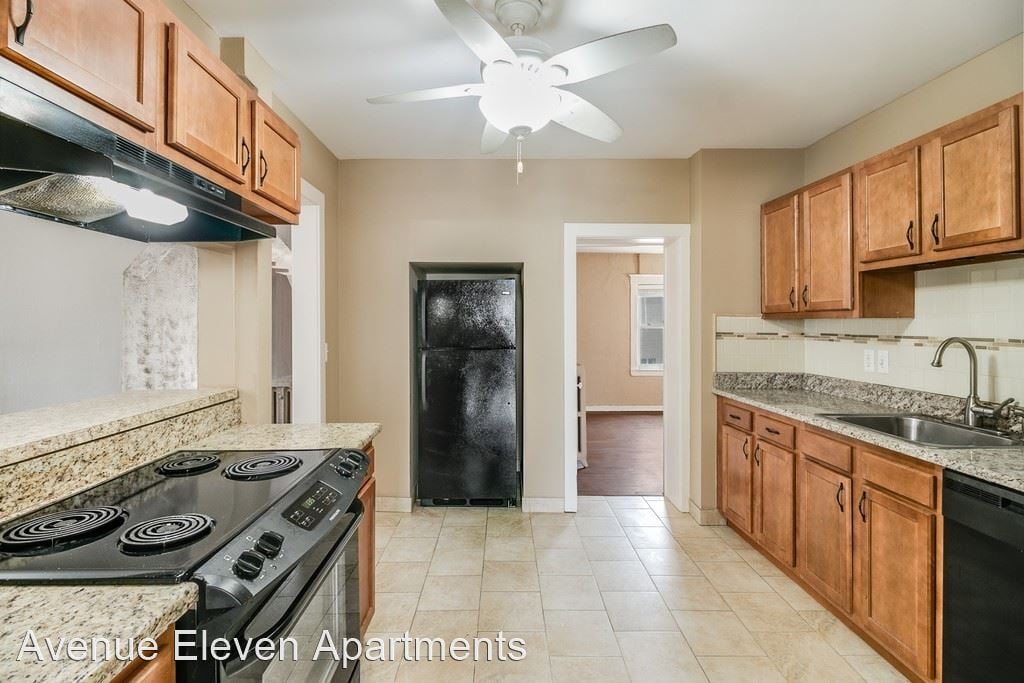Primary Photo - 315-333 E Eleven Mile Rd
