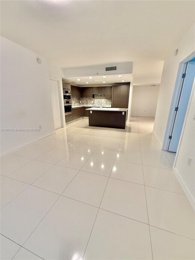 Foto del edificio - 7661 NW 107th Ave