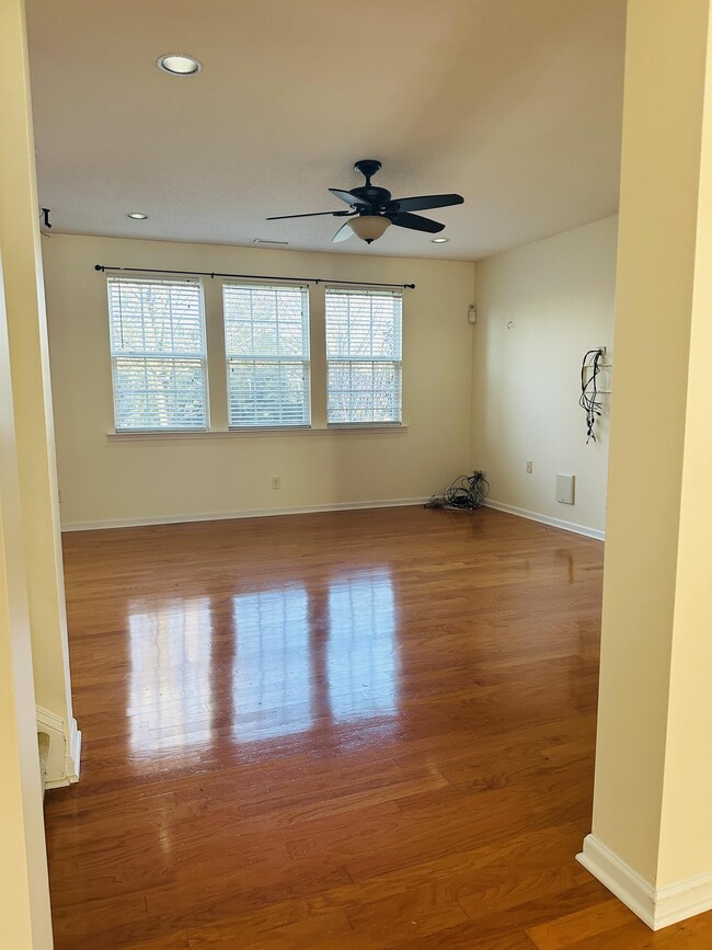 Building Photo - 1150 Brookhill Way