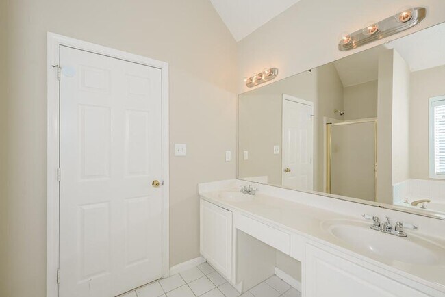 Foto del edificio - 291 Lakeview Pl
