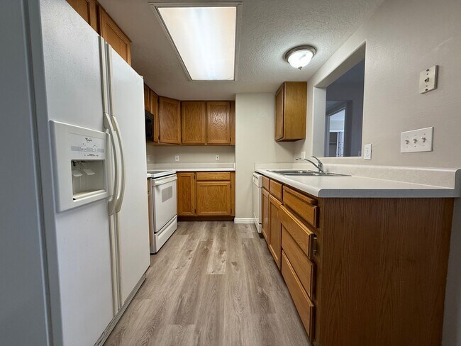 Foto del edificio - Spacious 3-Bedroom Condo in Orem!