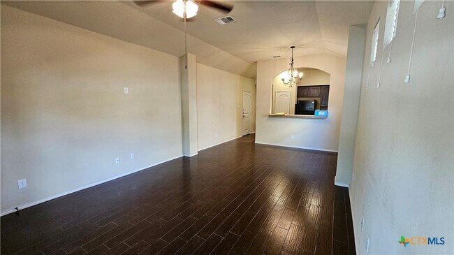 Foto del edificio - 538 Creekside Cir