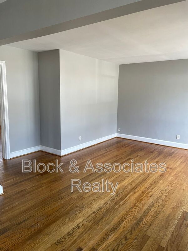 Foto del edificio - 1034 E Lexington Ave