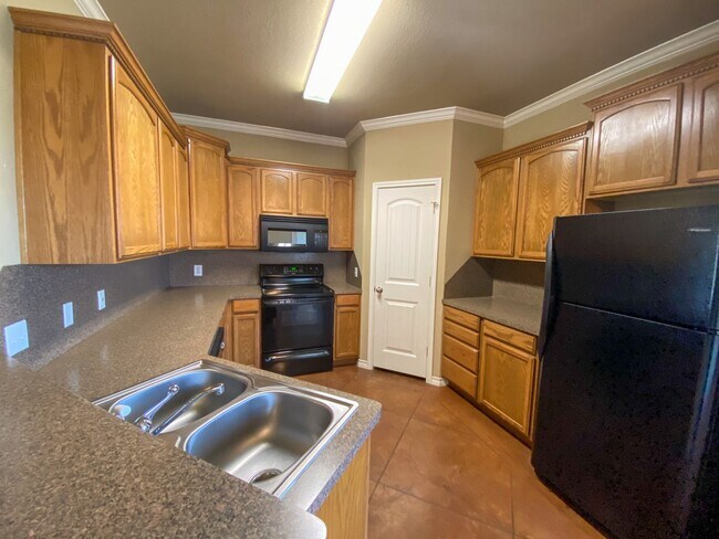 Building Photo - Beauford 3016 - 3020