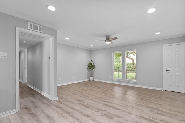 Living Room View 2 - 5084 Matilda St