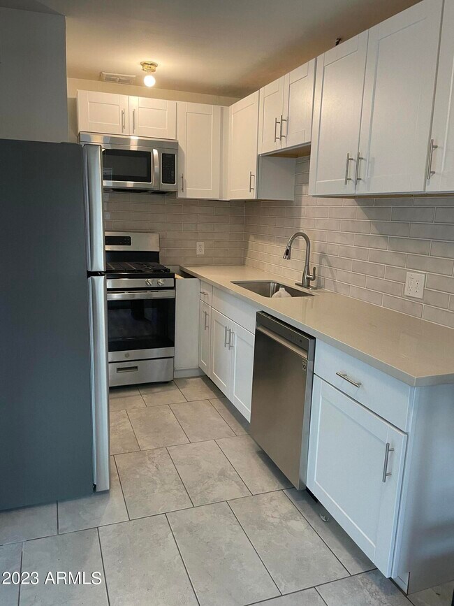 2242 N 29th Pl Unit 2, Phoenix, AZ 85008 Room for Rent in Phoenix, AZ