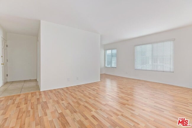 Building Photo - 943 9th St