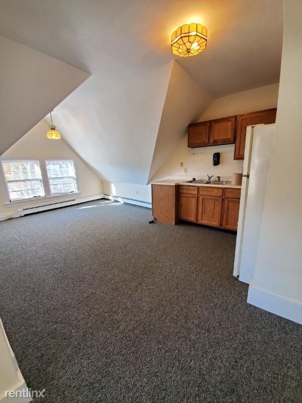 Building Photo - 2 br, 1 bath Apartment - 52 Cedar St 3 Unit 3