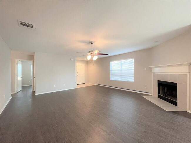 Foto del edificio - 2112 Laughlin Rd