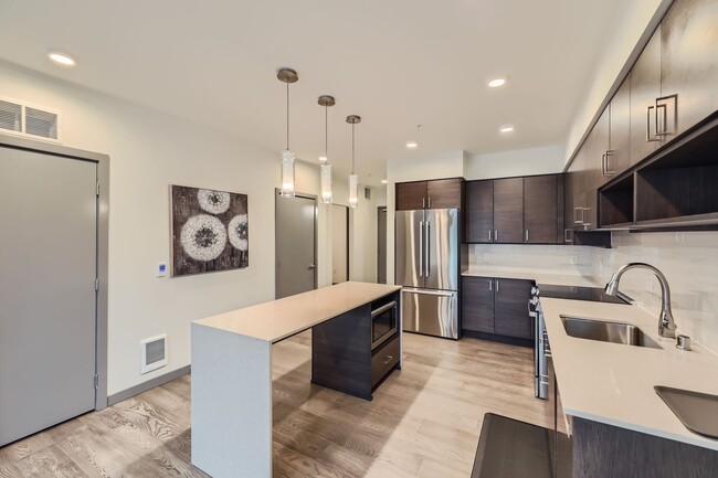 Building Photo - Beautiful 1Bed + Den at the Jade in Totem ...