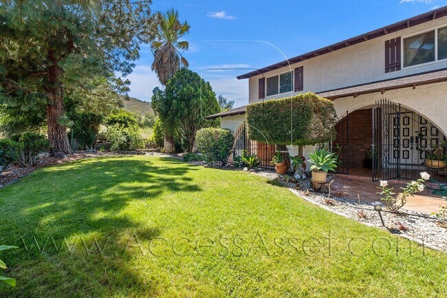 Building Photo - Beautiful 3 Bed/3 Bath Home With 2 LARGE B...