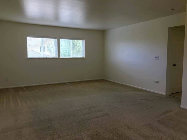 Building Photo - 3 br, 3 bath House - 130 SE Lebleu Ln