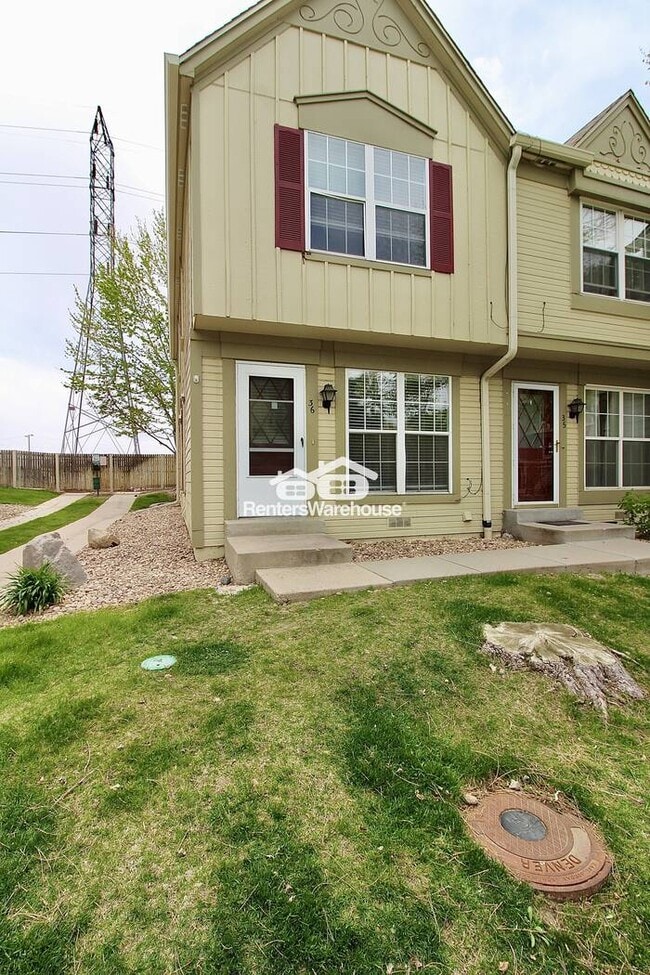 Building Photo - Don't miss this - 2BD/2.5BA End-unit Townhome in Indian Creek
