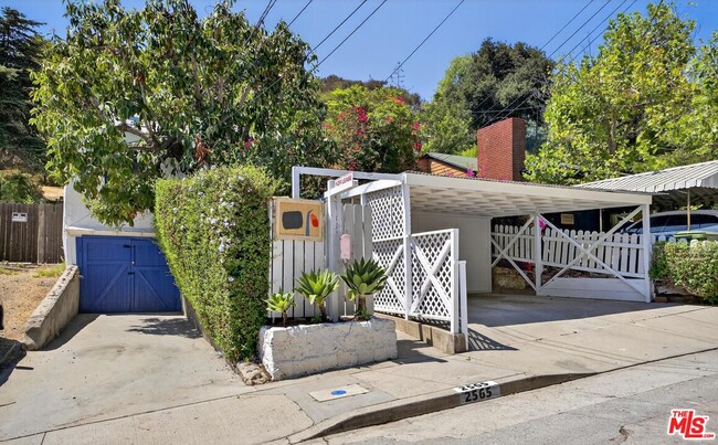 Building Photo - 2565 Glen Green St