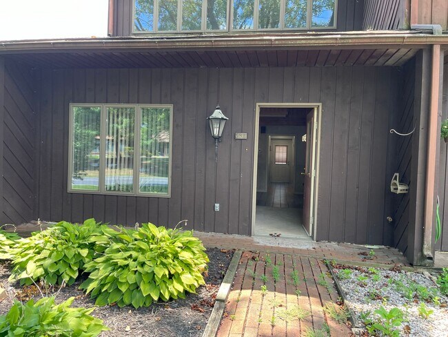 Building Photo - CONTRACT PENDING!! Charming 1-bedroom, 1.5...