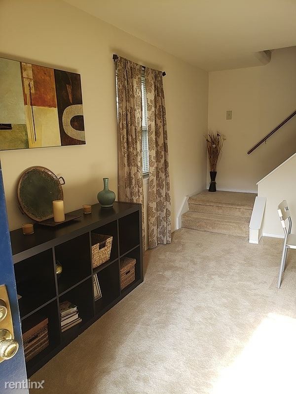 Building Photo - 2 br, 1.5 bath Townhome - 201 Jay Street C38