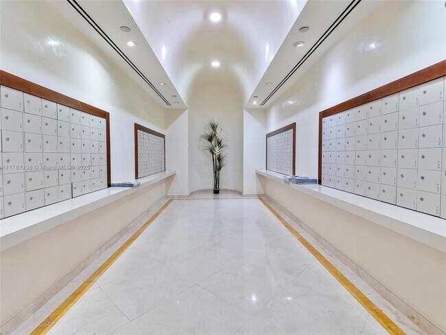Foto del edificio - 19355 Turnberry Way