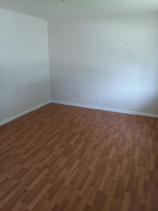 Foto del edificio - 3728 Clearwater Dr