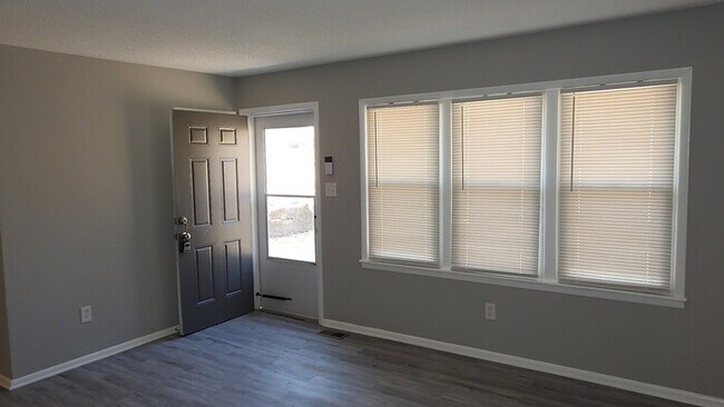 Building Photo - Cozy 3 bedrooms and 2 full baths home located on Holt Lane in Kansas City, KS