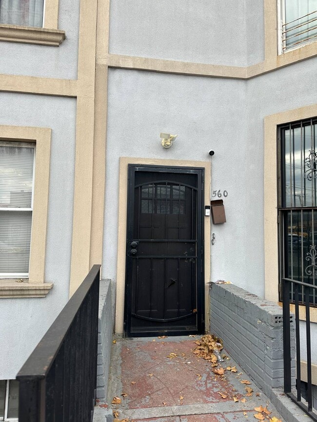 Building Photo - 560 Fountain Ave