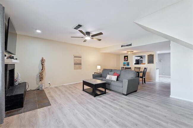 Foto del edificio - 9605 Hefner Village Blvd