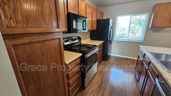 Foto del edificio - 3234 S Dudley St