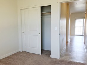 Quartz Dark Guest Bedroom - Stoneplace Apartment Homes