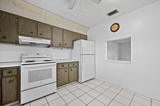 Foto del edificio - 102 Amherst Ln