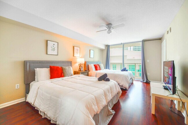 Building Photo - 1200 Brickell Bay Dr