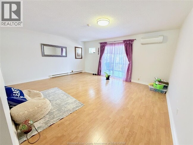 Photo du bâtiment - 3000 Meadowbrook Ln