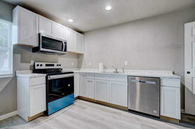 Foto del edificio - Remodeled 2 Bedroom + Bonus Room