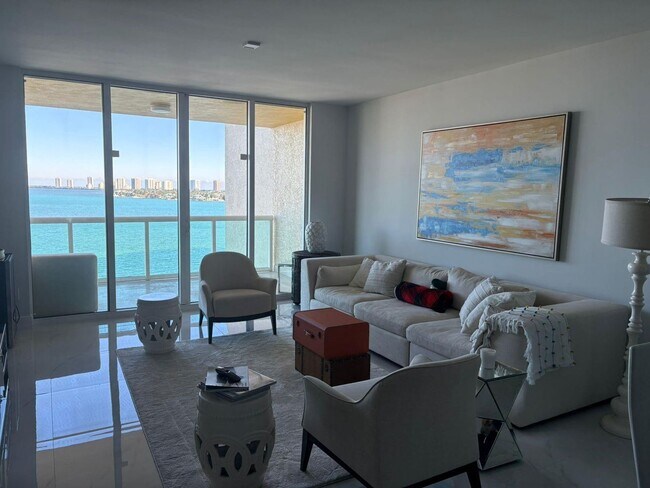 Foto del edificio - 2650 Lake Shore Dr