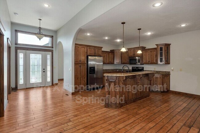 Building Photo - 1367 E Siler Pkwy