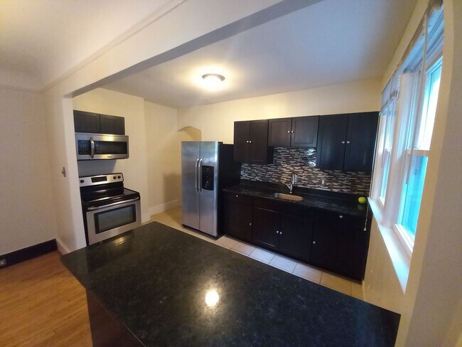 Foto del edificio - 837 Beaconsfield Ave
