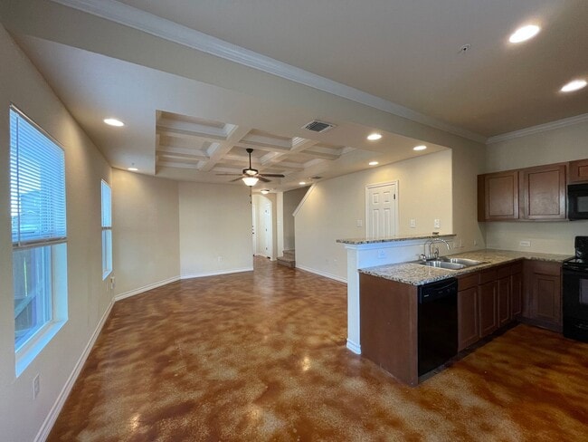 Building Photo - Town home for rent