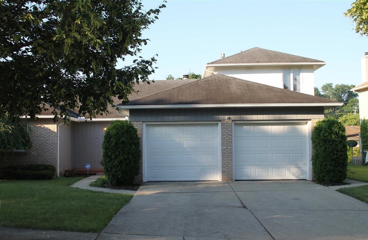 5979 Little Brook Way, Columbus, OH 43232 Townhome Rentals in