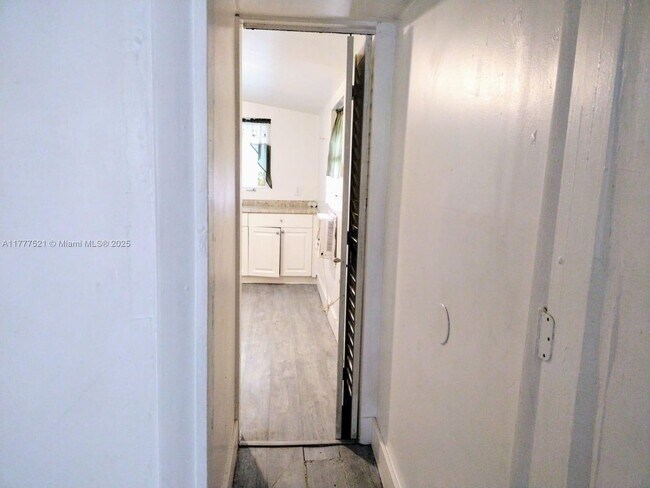 Foto del edificio - 5647 NW 5th Ct