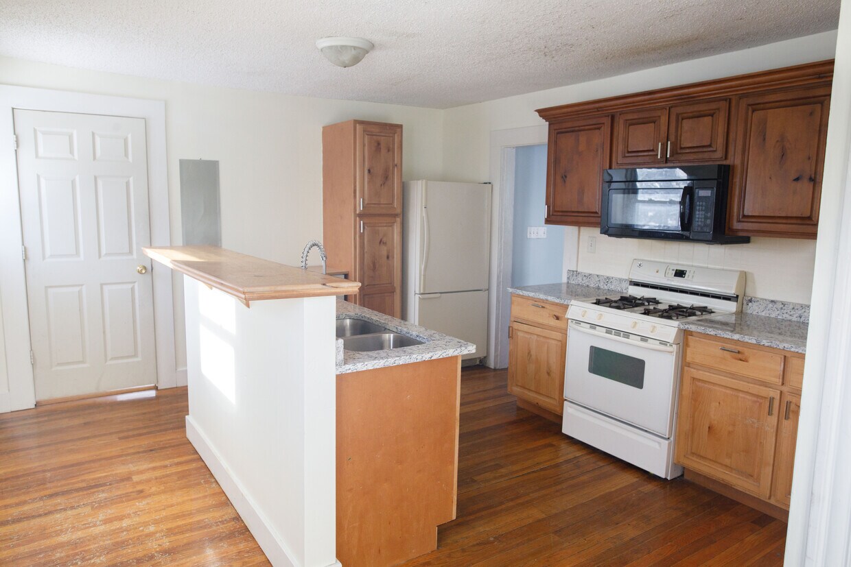 Foto principal - 541 Pine Ave NW