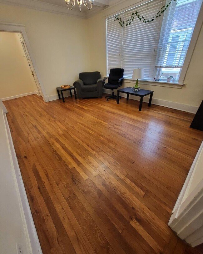 Viviendo - 5919 McPherson Ave