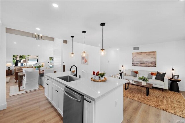 Building Photo - 23795 Avenida Columbia